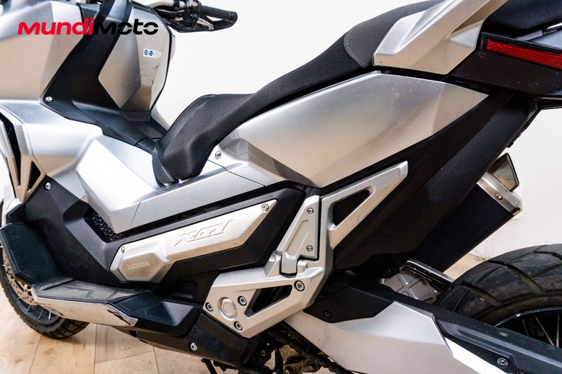 Motorbike image 8