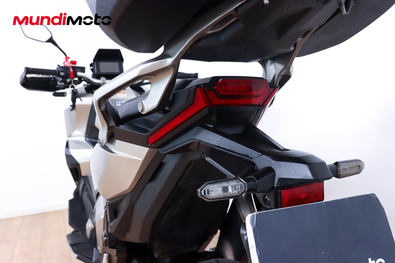 Motorbike image 9