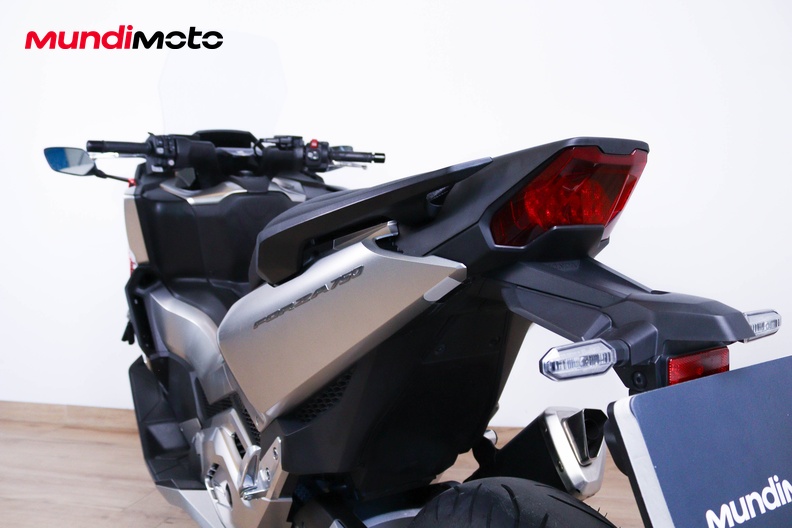 Motorbike image 9