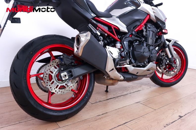 Motorbike image 3
