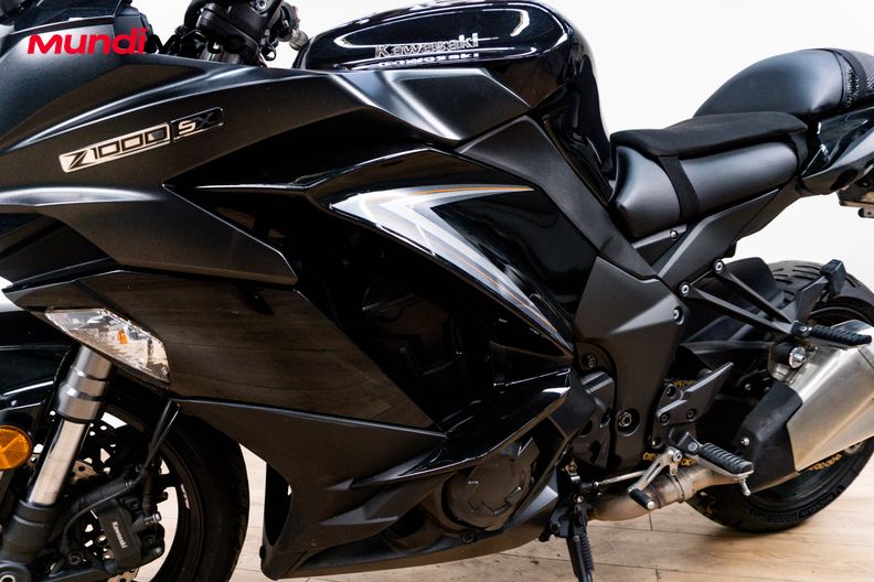 Motorbike image 9