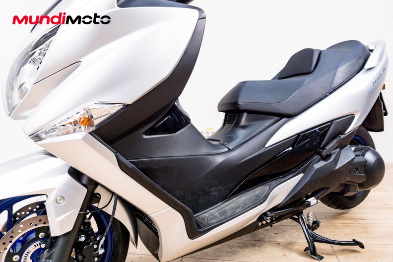 Motorbike image 9