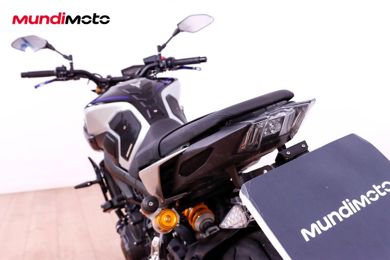 Motorbike image 9