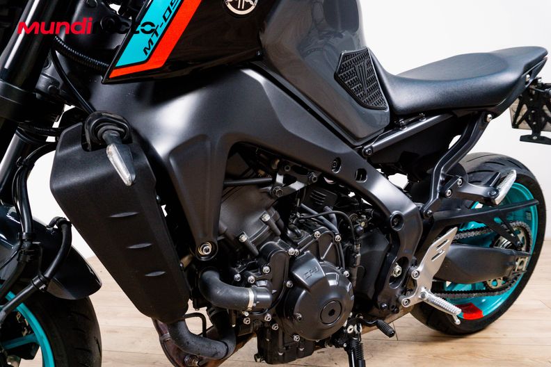 Motorbike image 9