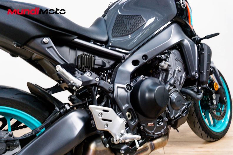 Motorbike image 3