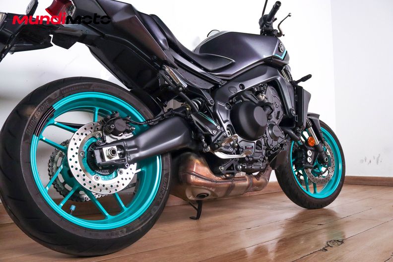 Motorbike image 3