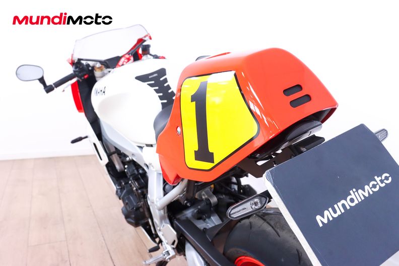 Motorbike image 9