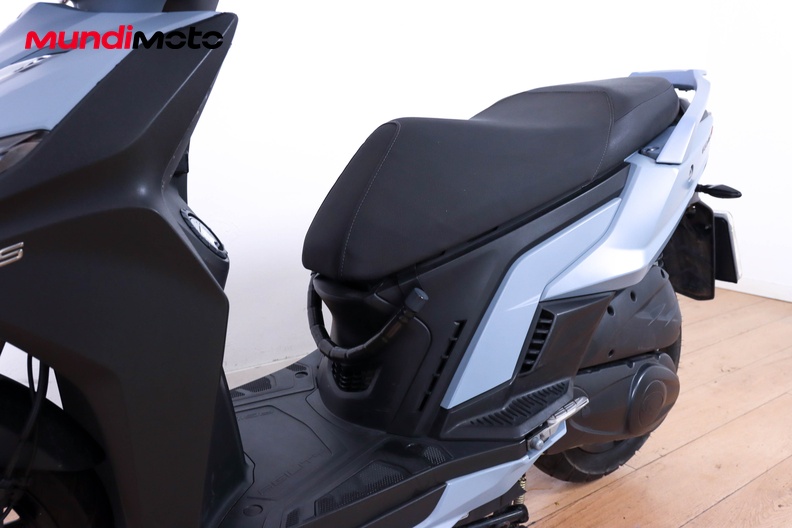 Motorbike image 8