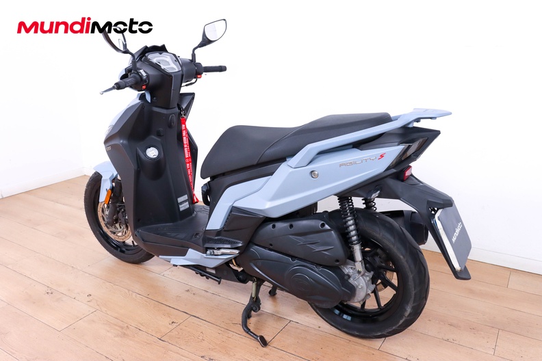 Motorbike image 6