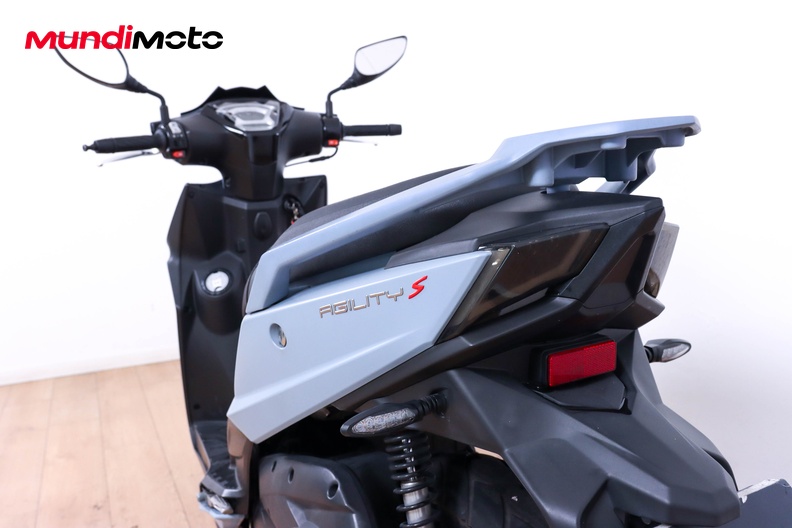 Motorbike image 9