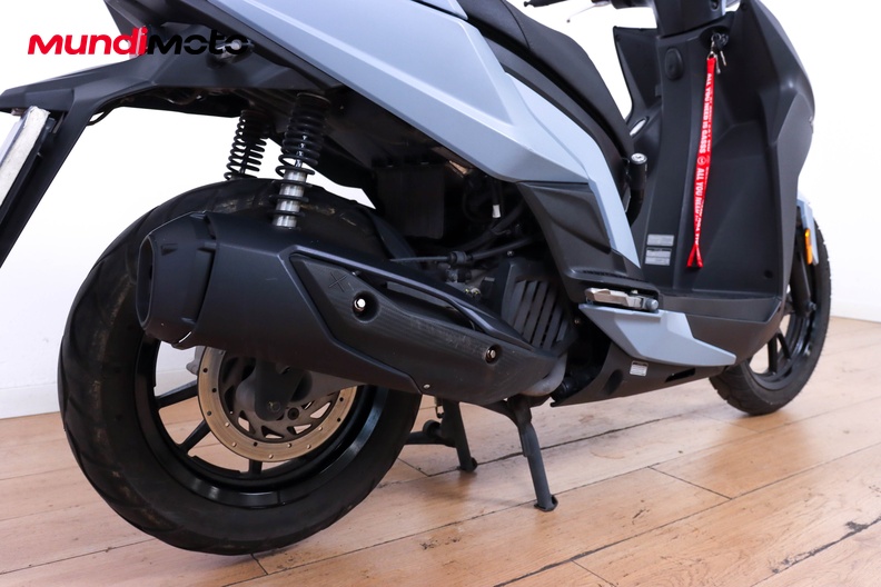 Motorbike image 3