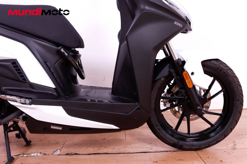 Motorbike image 12