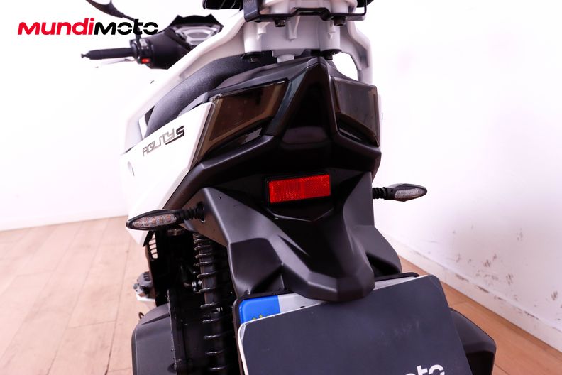 Motorbike image 9