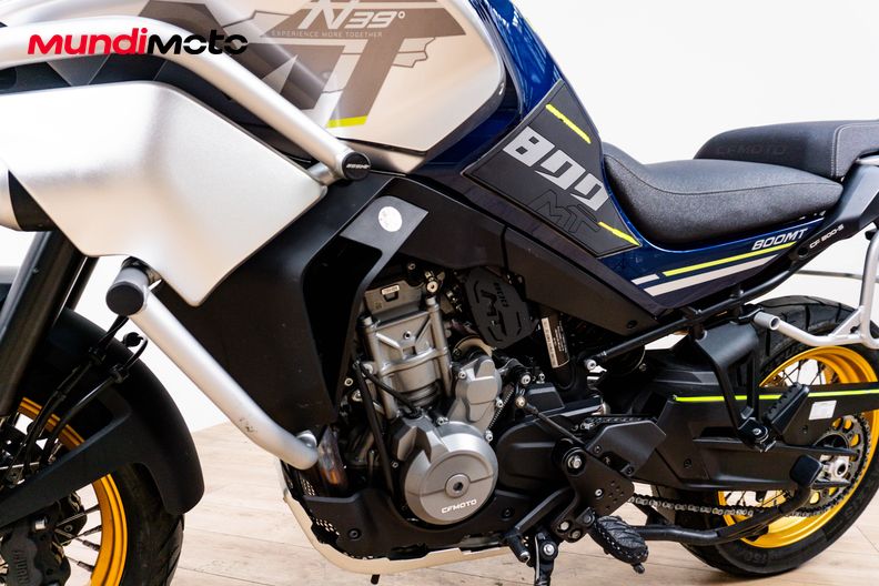 Motorbike image 9