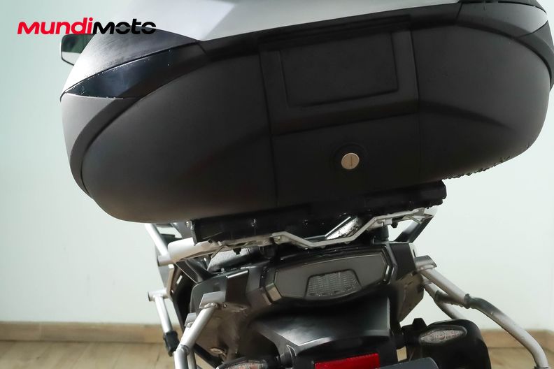 Motorbike image 9