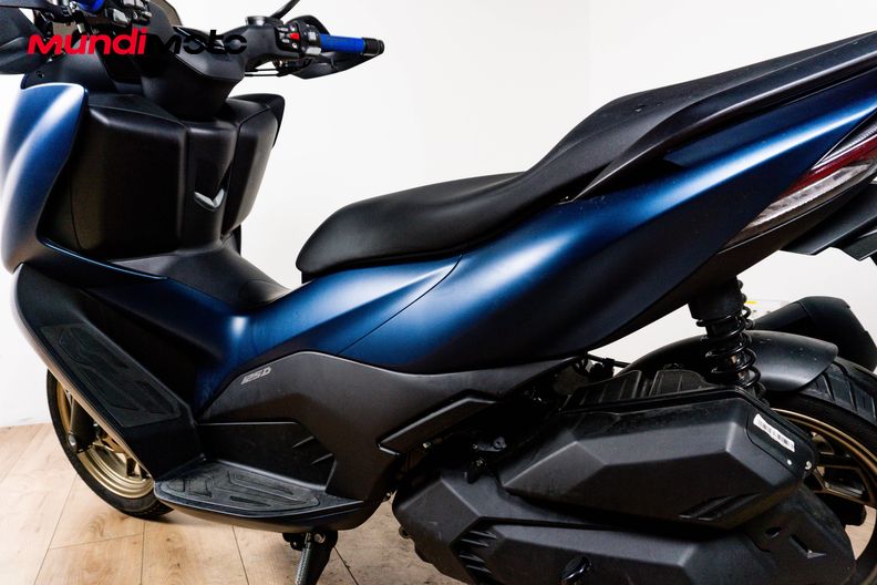 Motorbike image 8