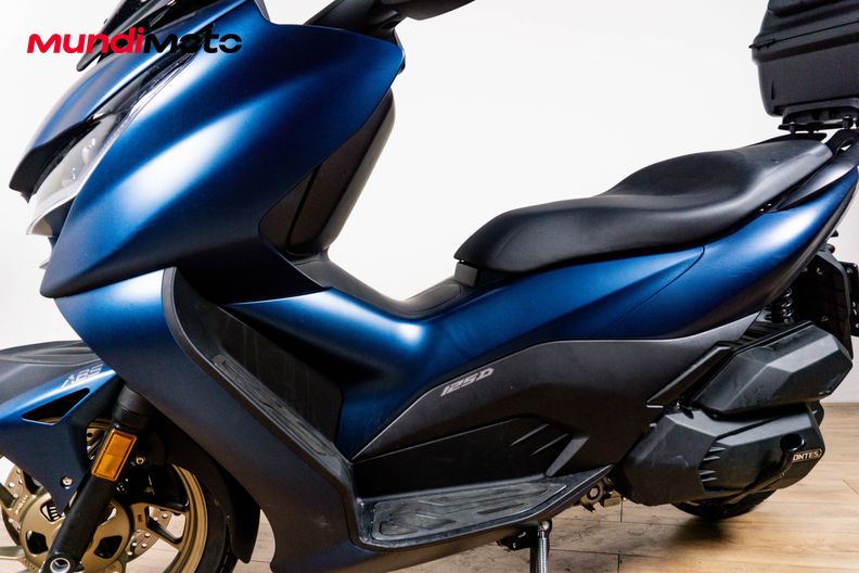 Motorbike image 9