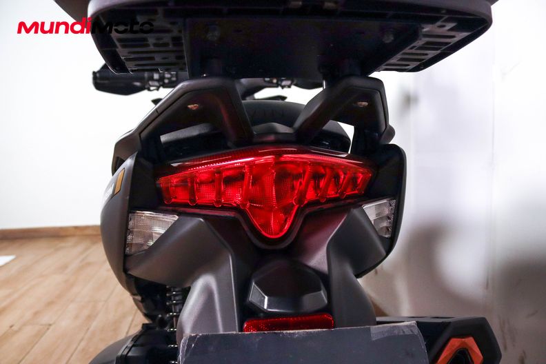 Motorbike image 9