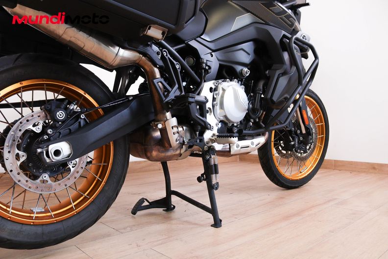 Motorbike image 3