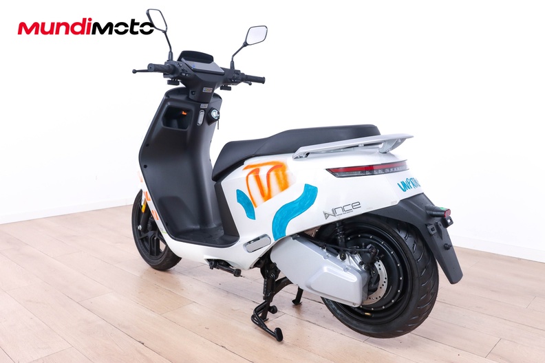 Motorbike image 7