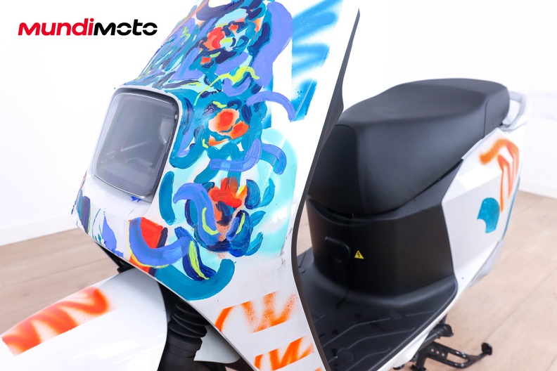 Motorbike image 9