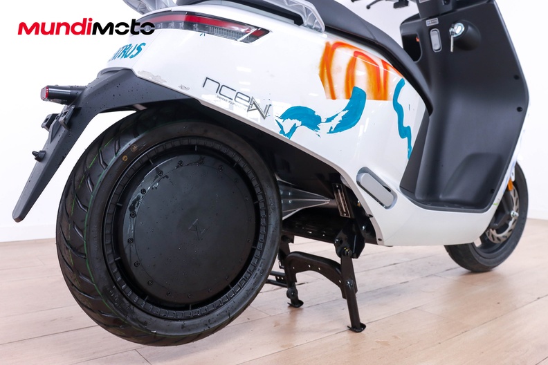 Motorbike image 3