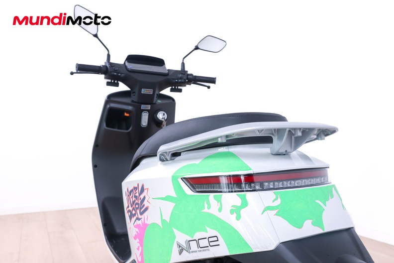 Motorbike image 8