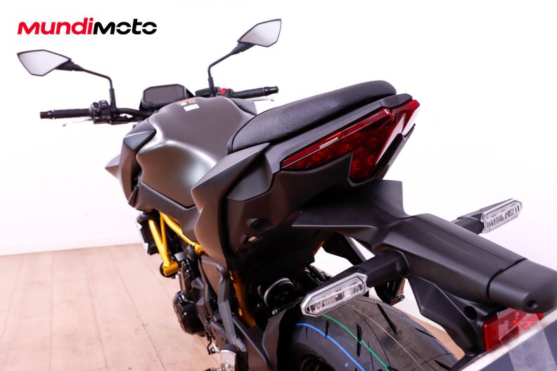Motorbike image 9