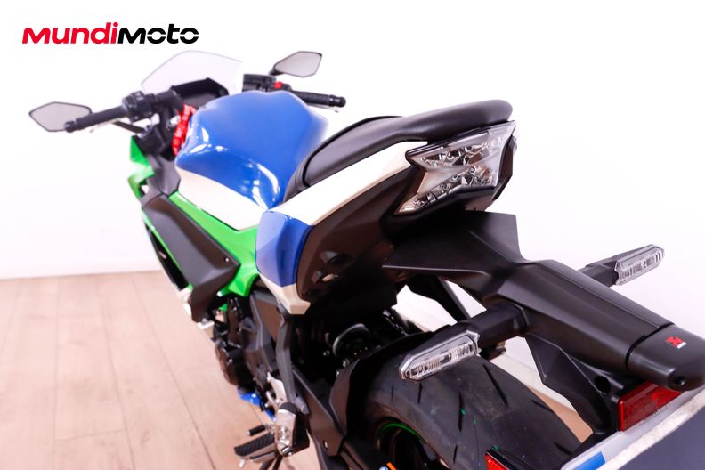 Motorbike image 9