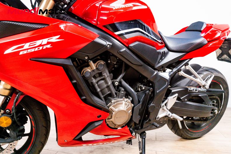 Motorbike image 9