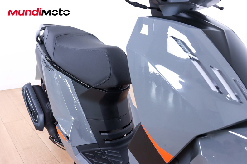 Motorbike image 9