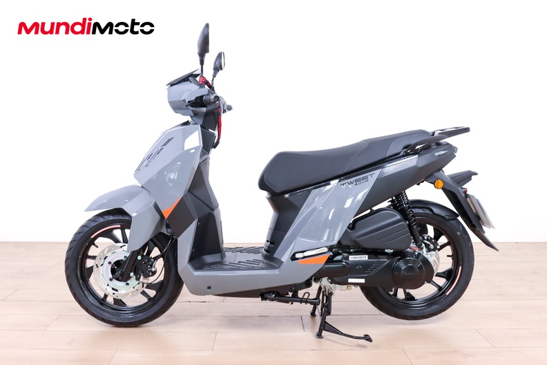 Motorbike image 5