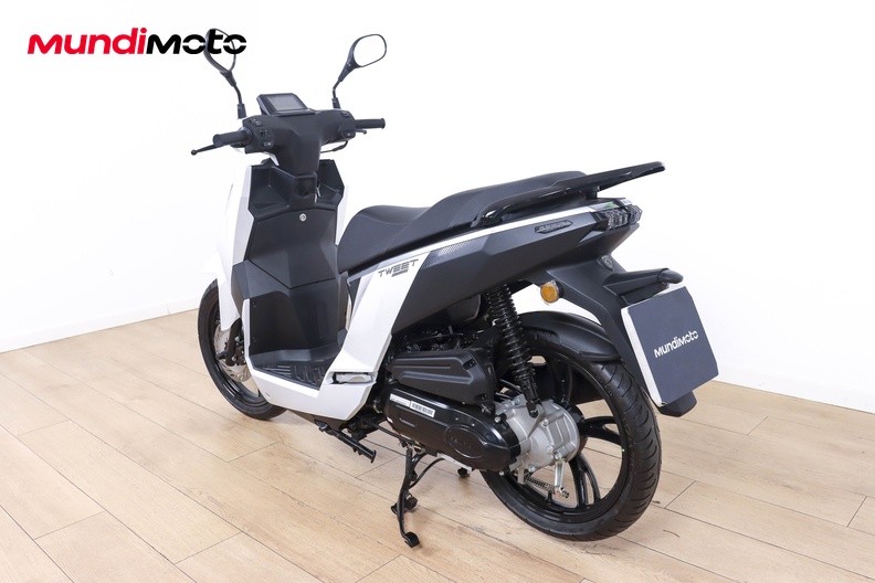 Motorbike image 7