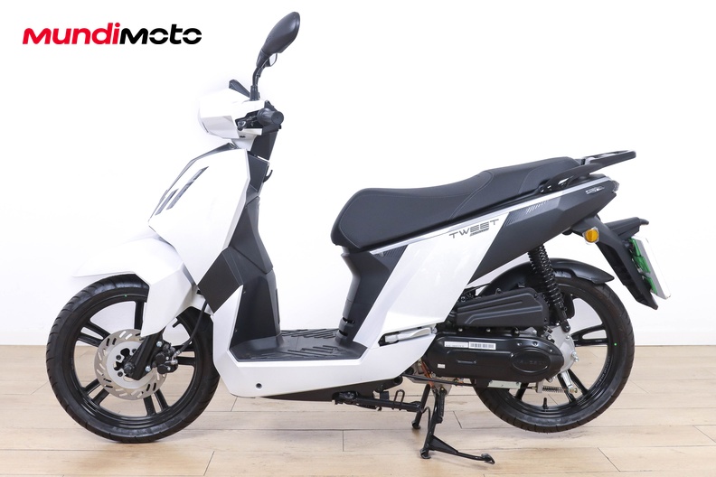 Motorbike image 5