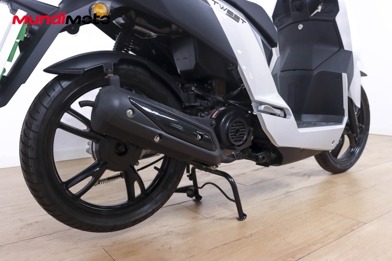 Motorbike image 3