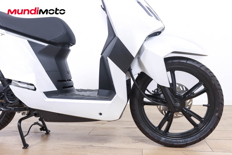 Motorbike image 4