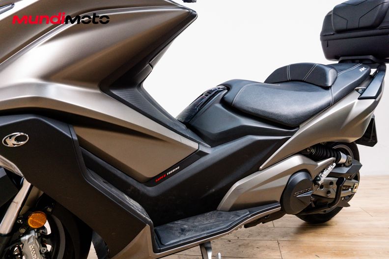 Motorbike image 9