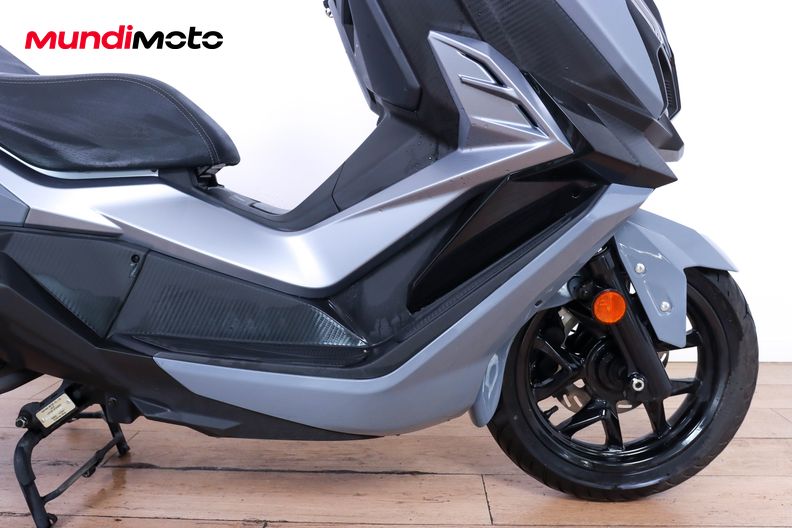Motorbike image 12