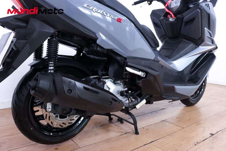 Motorbike image 3