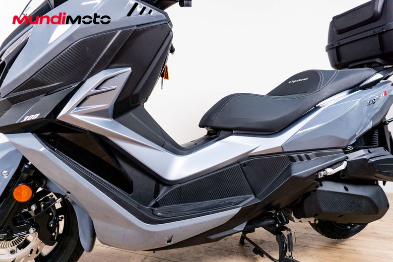 Motorbike image 9