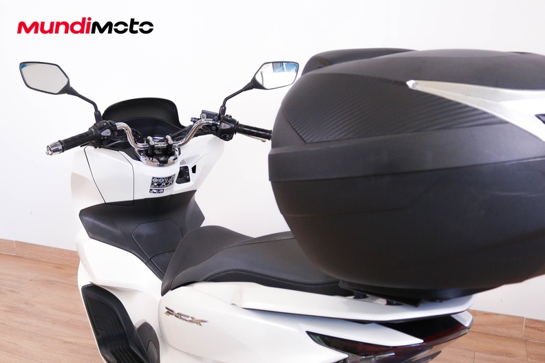 Motorbike image 9