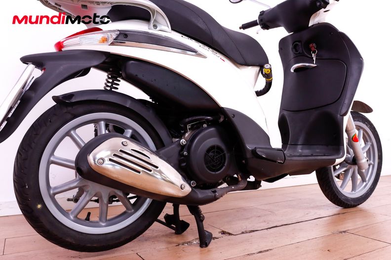 Motorbike image 3