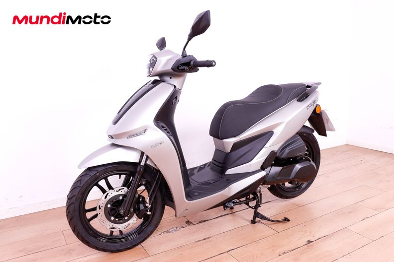 Motorbike image 7