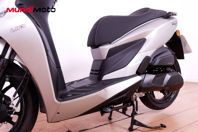 Motorbike image 8