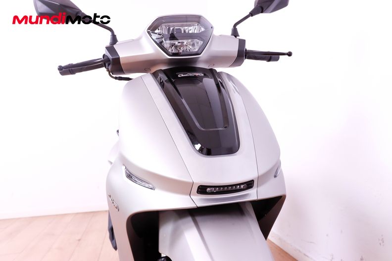 Motorbike image 4