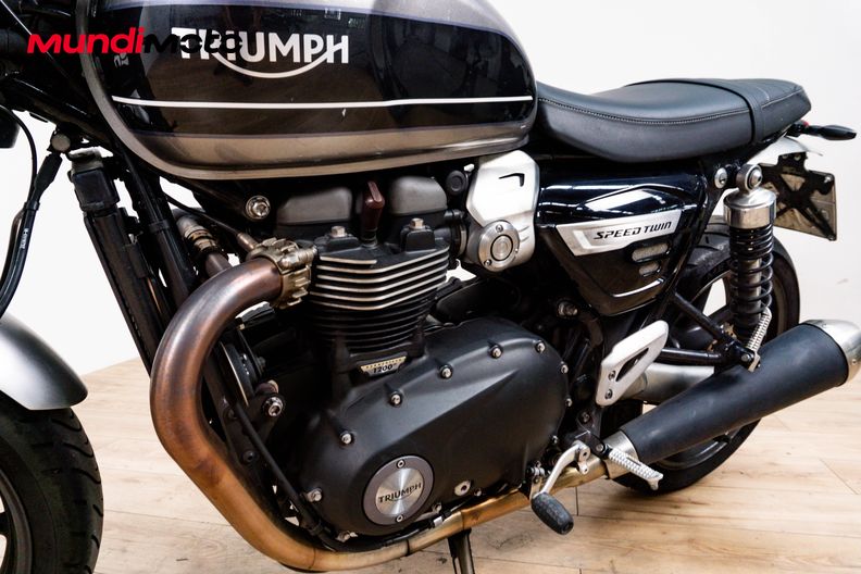 Motorbike image 9