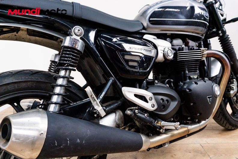 Motorbike image 3
