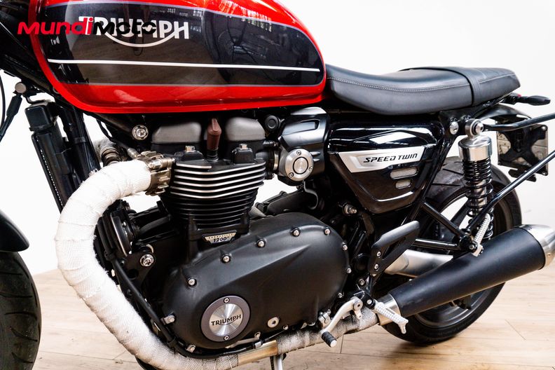 Motorbike image 9