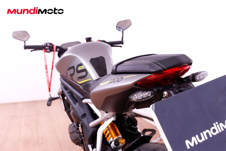 Motorbike image 9