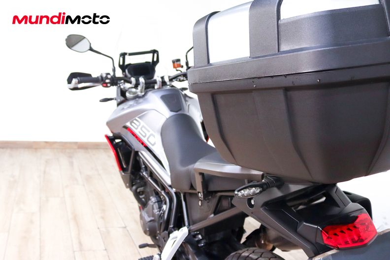 Motorbike image 9